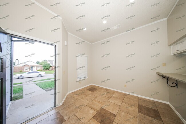 Building Photo - 2133 Lonnie Ln