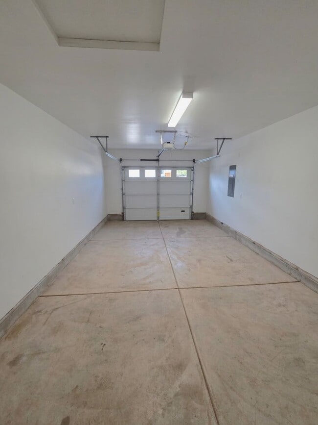 Building Photo - Newer Two bedroom/Two bath Duplex | Available NOW
