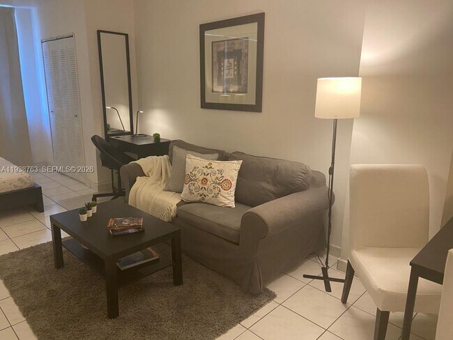 Building Photo - 100 Lincoln Rd