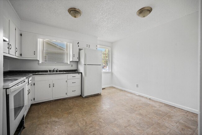 Building Photo - 4754 Trenton Dr