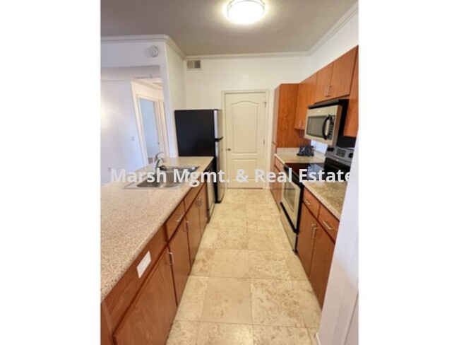 Building Photo - Very nice 1 bedroom condo in gated Belaflo...