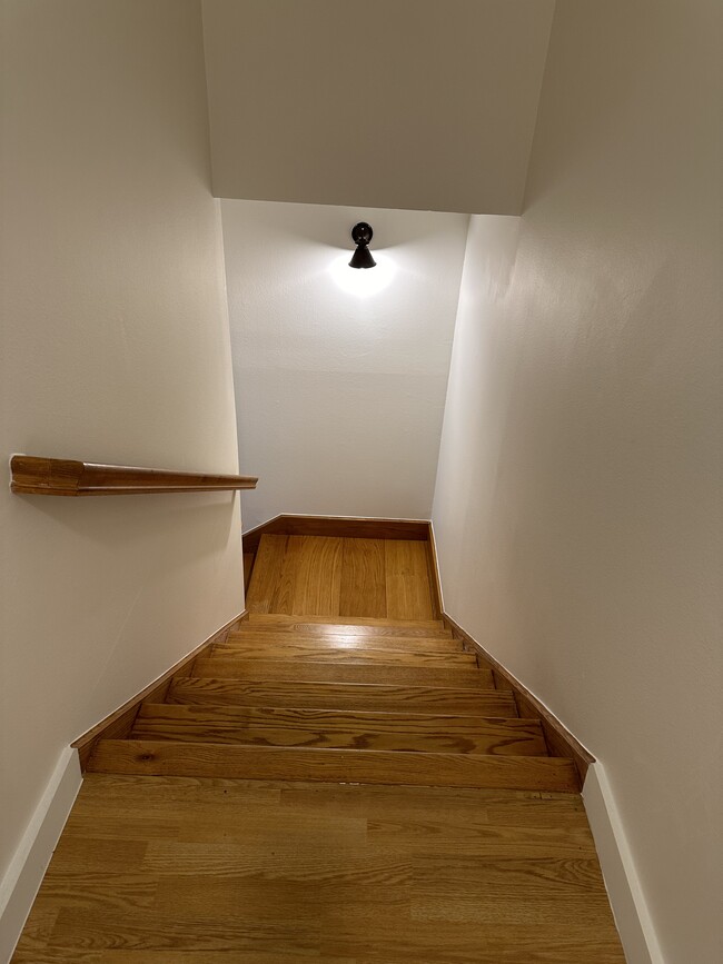 Building Photo - 4381 Ventura Canyon Ave