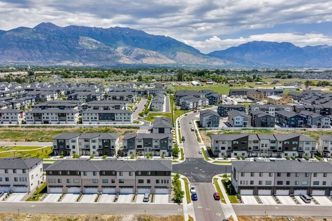 Building Photo - 461 S 900 W