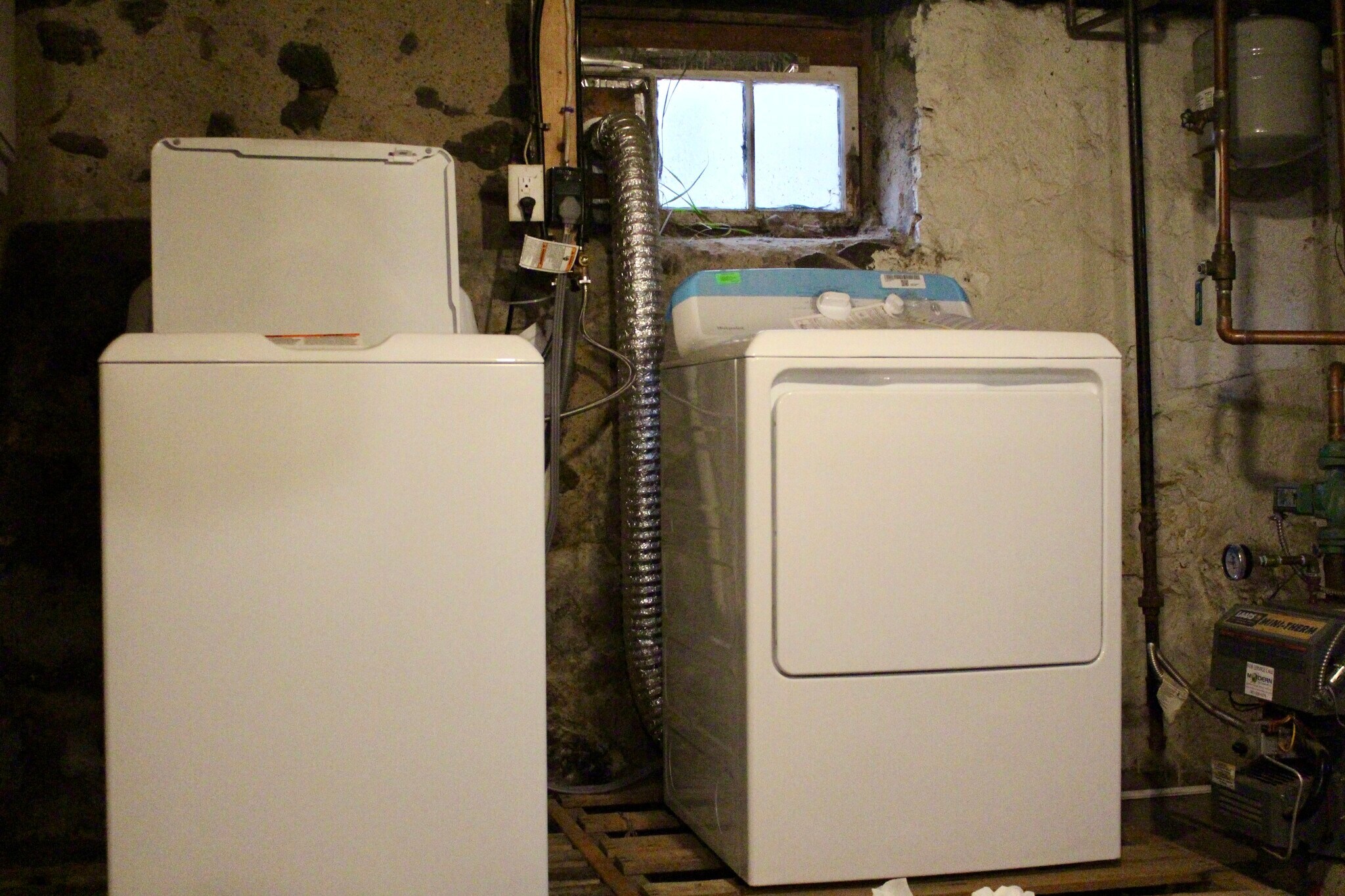 Washer/Dryer in Basement - 16 Bowling Ln