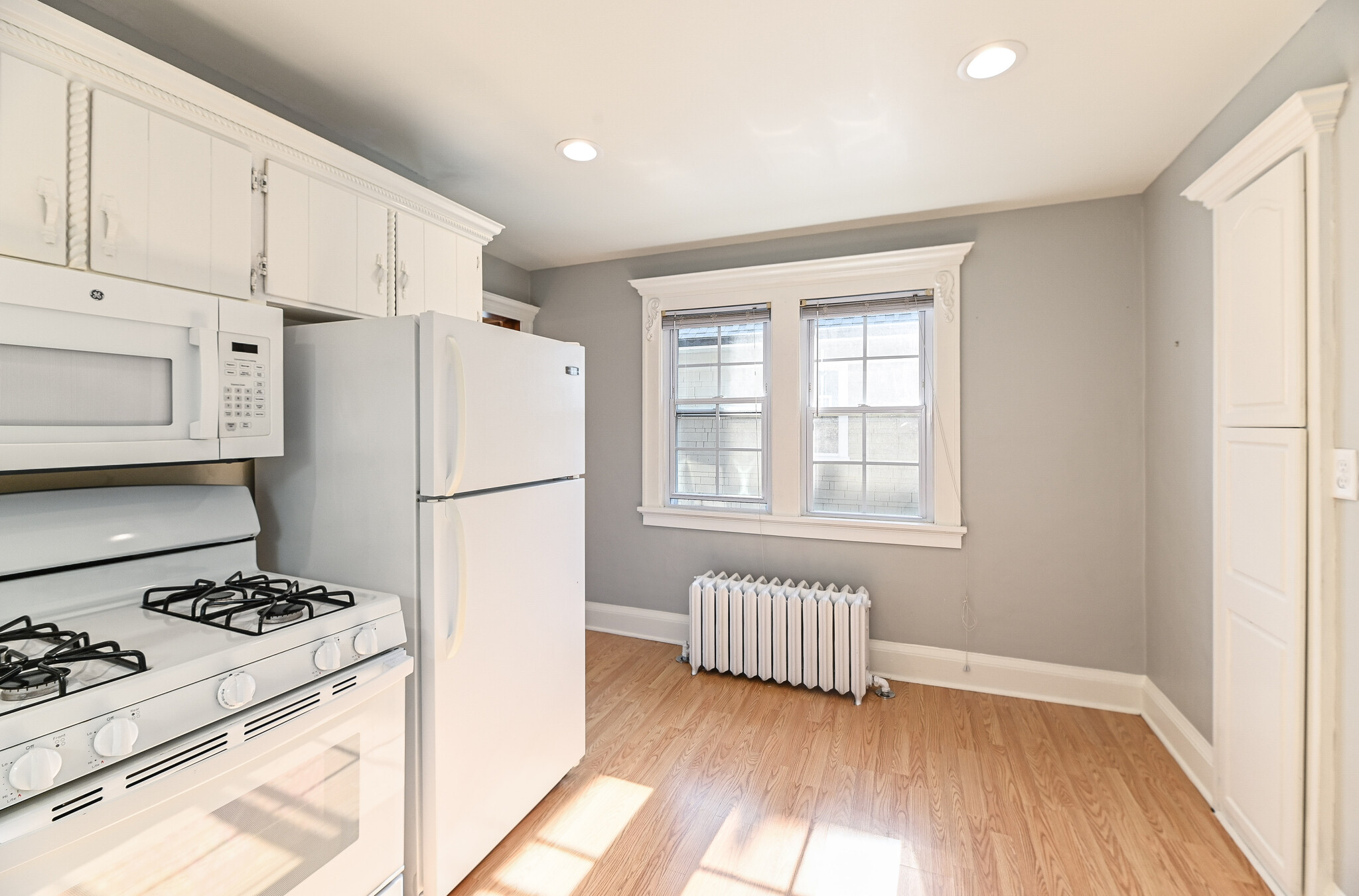2nd Floor Kitchen03 - 1821 E Olive St