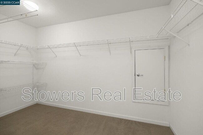 Building Photo - 2621 Carson Way