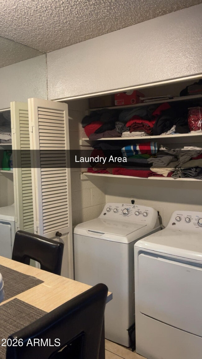 Building Photo - 9001 W Elm St