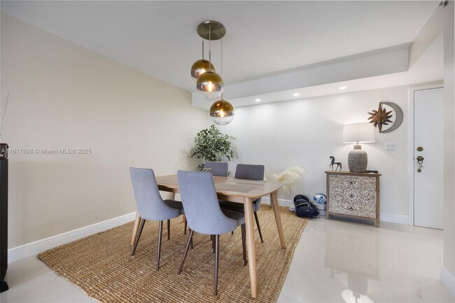 Building Photo - 3200 Collins Ave