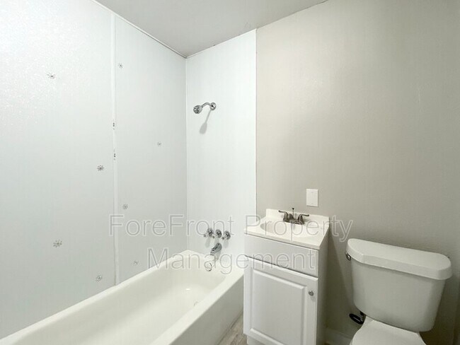 Building Photo - 1445 Delgado St