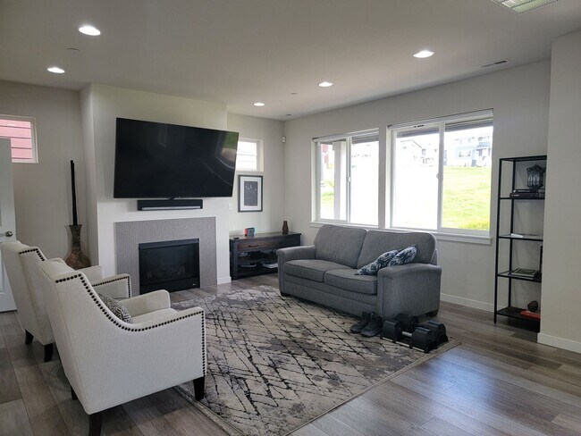 Building Photo - Bright, Spacious 4 bedroom in Pinnacle Peak