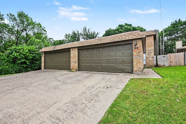 Building Photo - 2103 Mistletoe Ave