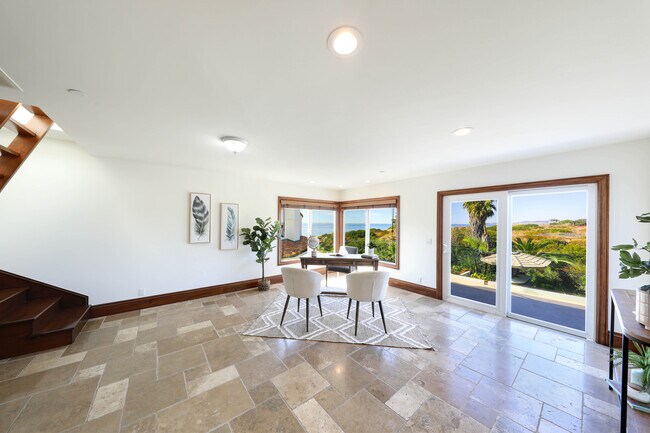 Building Photo - 3811 Vista Blanca