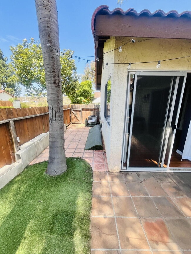 Building Photo - $3,000 - 2 Bed / 2 Bath Condo in Oceanside