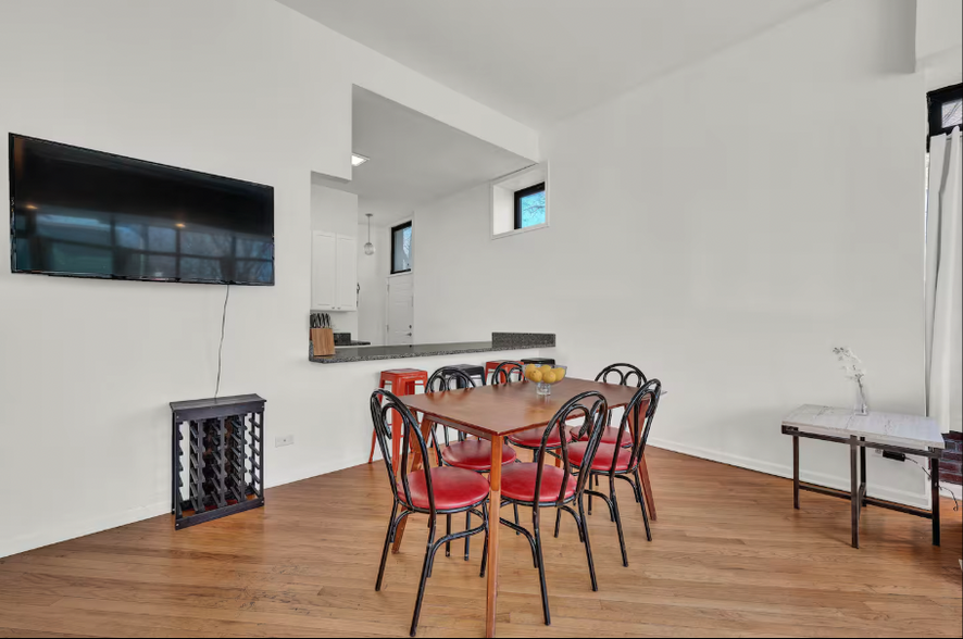 Building Photo - 3456 N Damen Ave