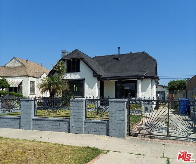 Primary Photo - 3831 W 60th St