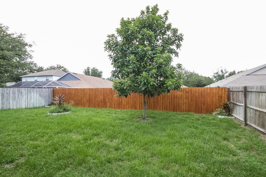 Building Photo - 9801 Laurel Ledge Dr