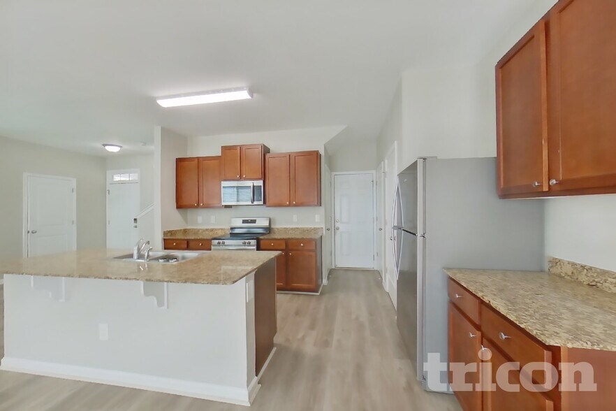 Building Photo - 7156 Tanger Blvd