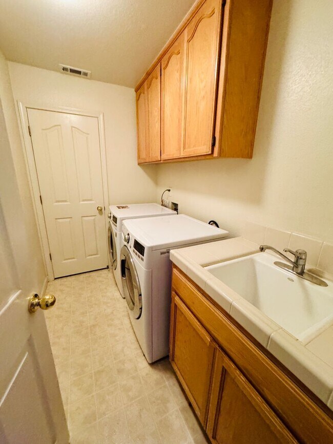 Building Photo - REDUCED! Beautiful Southside Home for Rent, 4 Bedroom 3 Bath