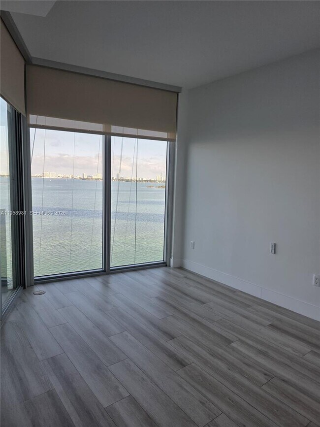 Building Photo - 2900 NE 7th Ave