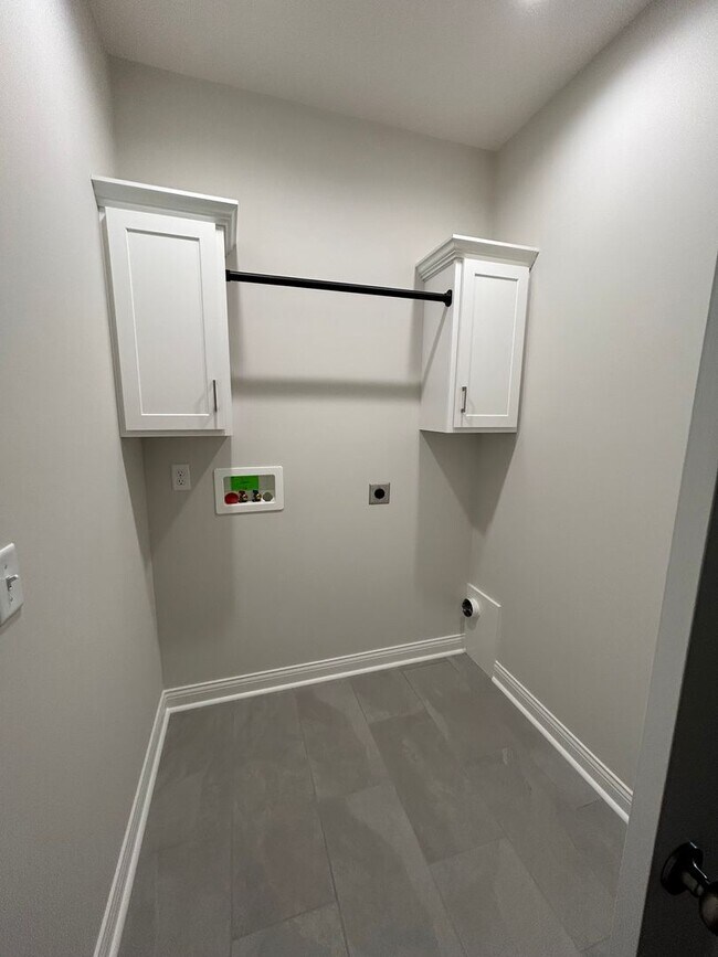 Building Photo - 5398 Peony Dr