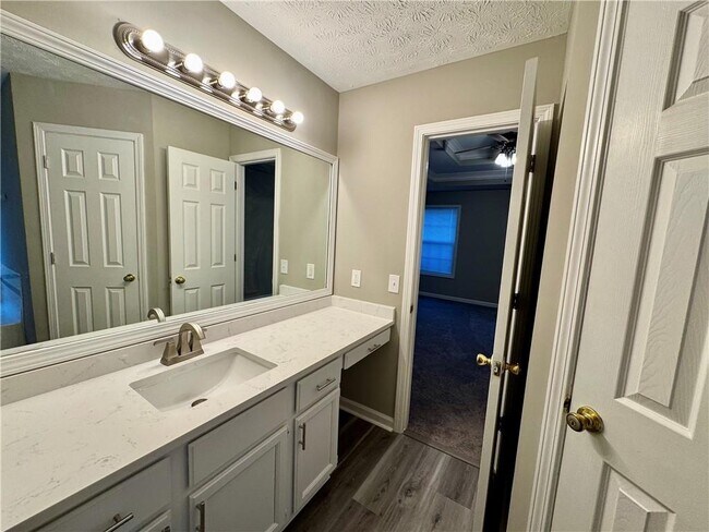 Building Photo - 1255 Avalon Dr