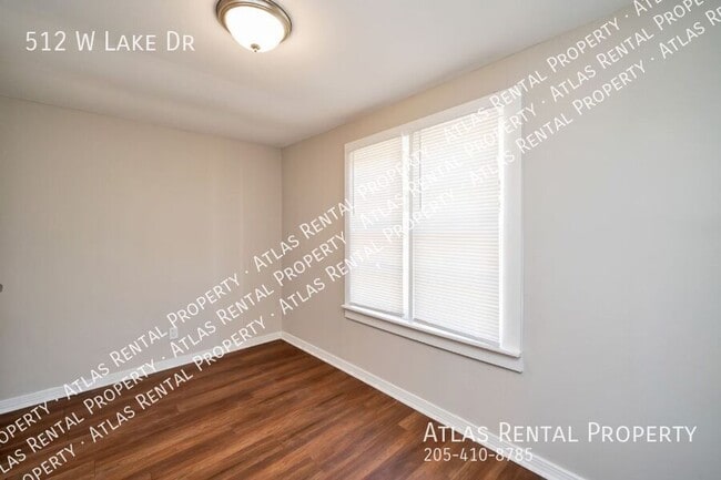Building Photo - 512 W Lake Dr