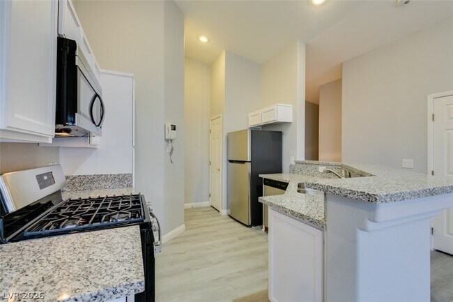 Building Photo - 6568 Strolling Plains Ln