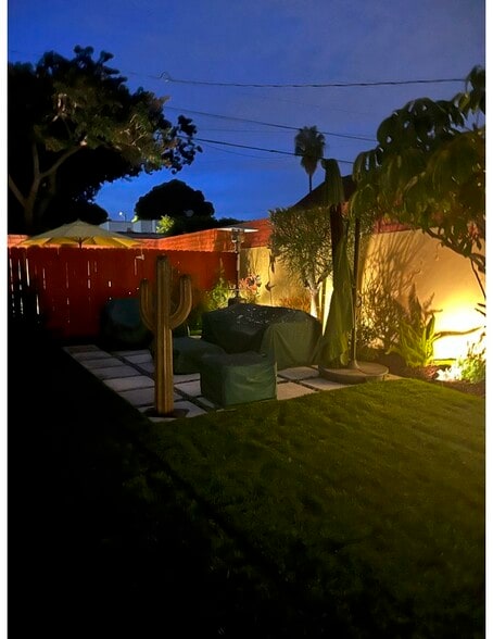 Yard - 5451 Brynhurst Ave