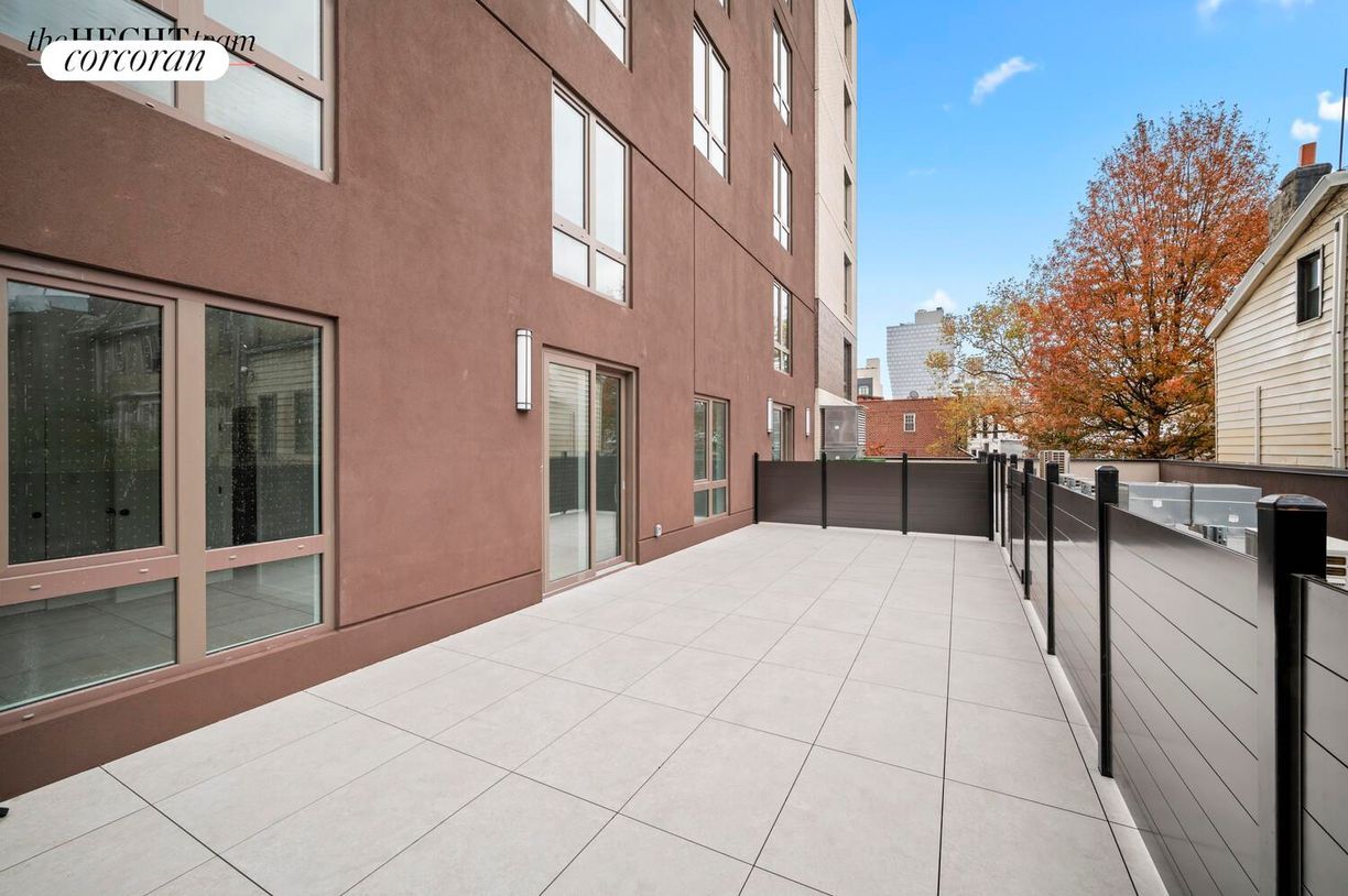 Building Photo - 1 Putnam Ave