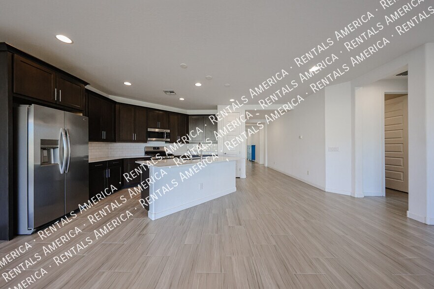 Building Photo - 2256 E Ridgewood Ln