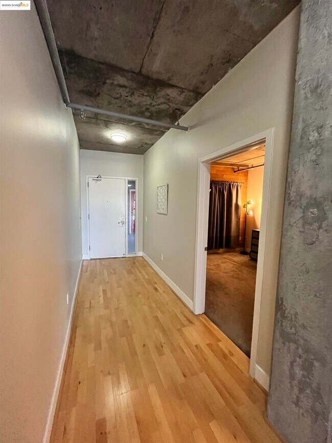 Building Photo - 311 Oak St