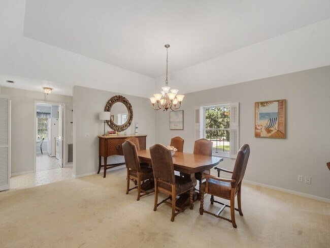 Building Photo - 101 Park Shores Cir