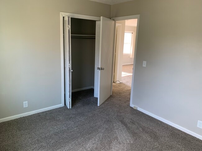 Building Photo - 105 Hill Rd