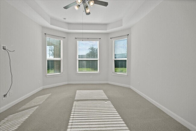 Building Photo - 13814 Russell Ct