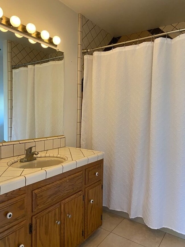 Building Photo - Beautiful 2 Bedroom/2 Bathroom Home with a Great Room, Fireplace and access to shared swimming pool