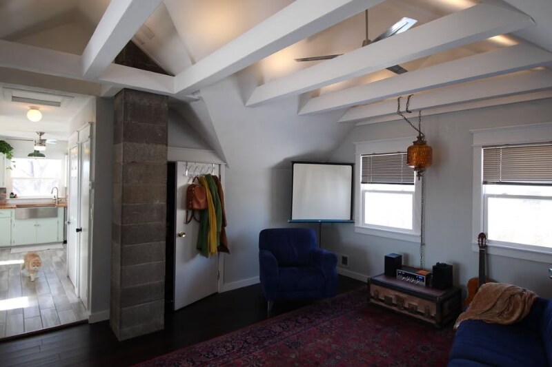 Building Photo - 869 Arkwright St N
