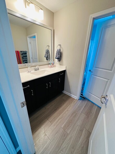 Building Photo - 226 Willow Point Cir