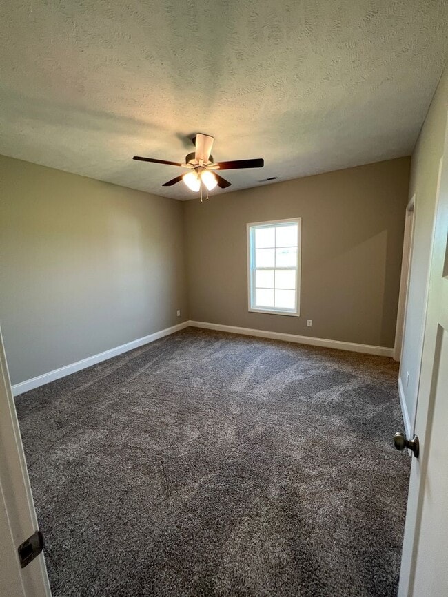 Building Photo - 406 St George Wy