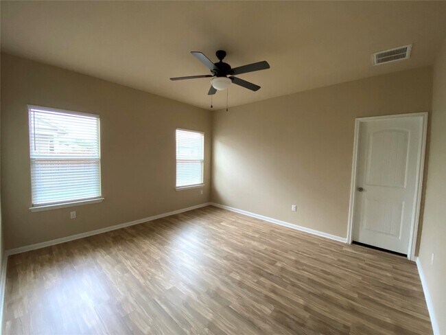 Building Photo - 237 Hess Dr