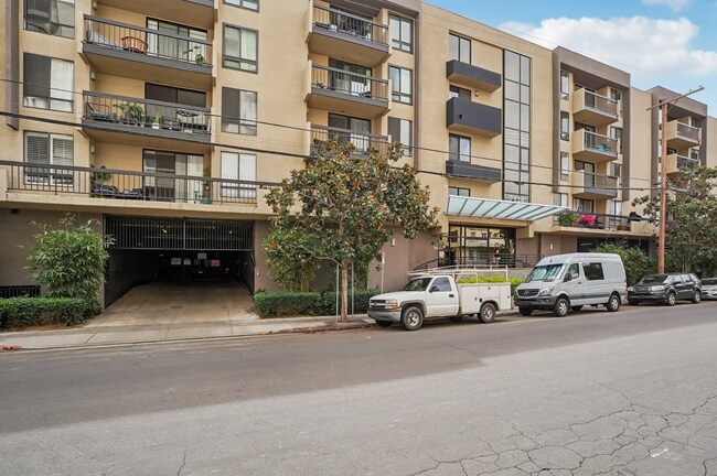 Building Photo - 7320 Hawthorn Ave