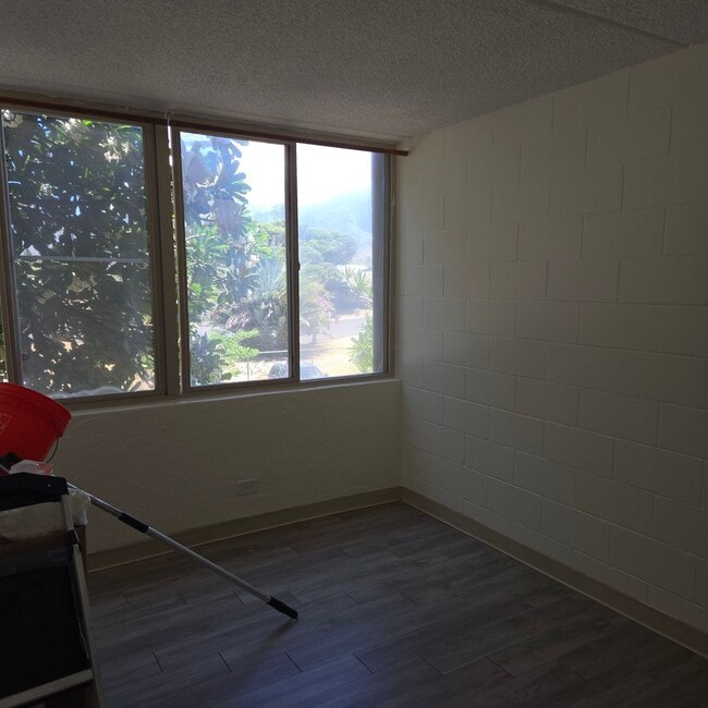 Building Photo - Freshly Painted 2 Bedroom Harbor Lights Co...