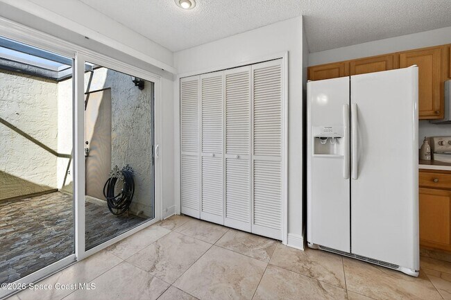 Building Photo - 737 Green Valley Ln