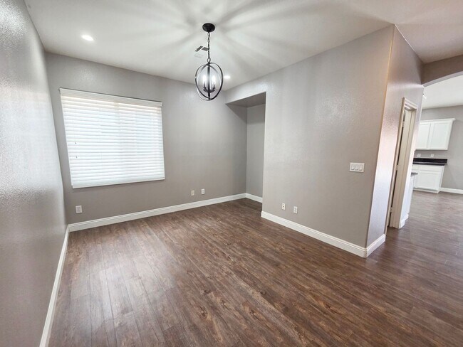 Building Photo - Spacious 3 Bed + Loft & Den with Soaring Ceilings