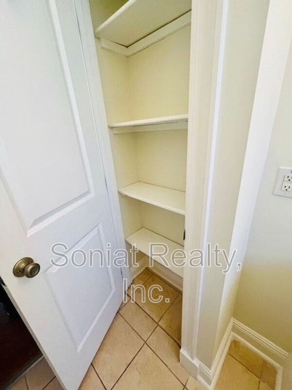 Building Photo - 3215 Nashville Ave