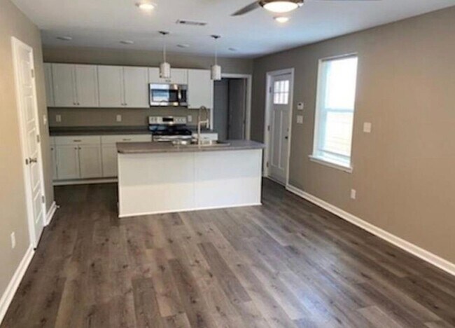 Building Photo - 2395 Avery Ave