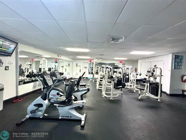 Building Photo - 3725 S Ocean Dr