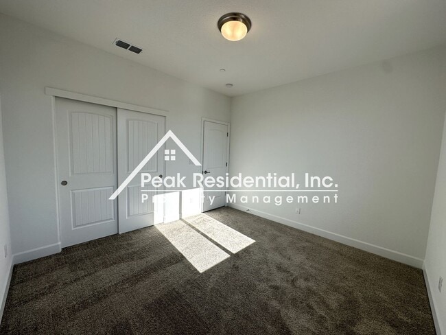 Building Photo - Brand New West Roseville 4bd/3.5ba with Se...