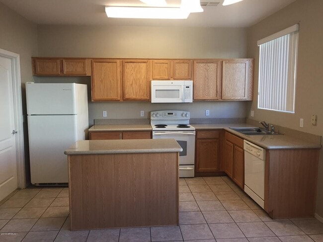 Building Photo - 17634 W Mandalay Ln