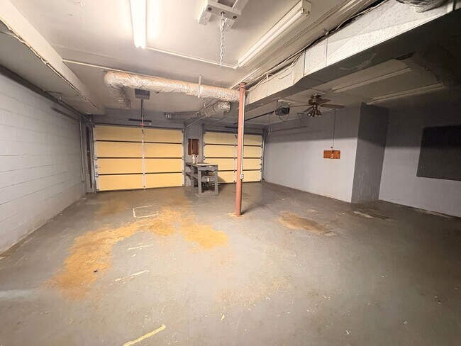Building Photo - 901 Locke Dr