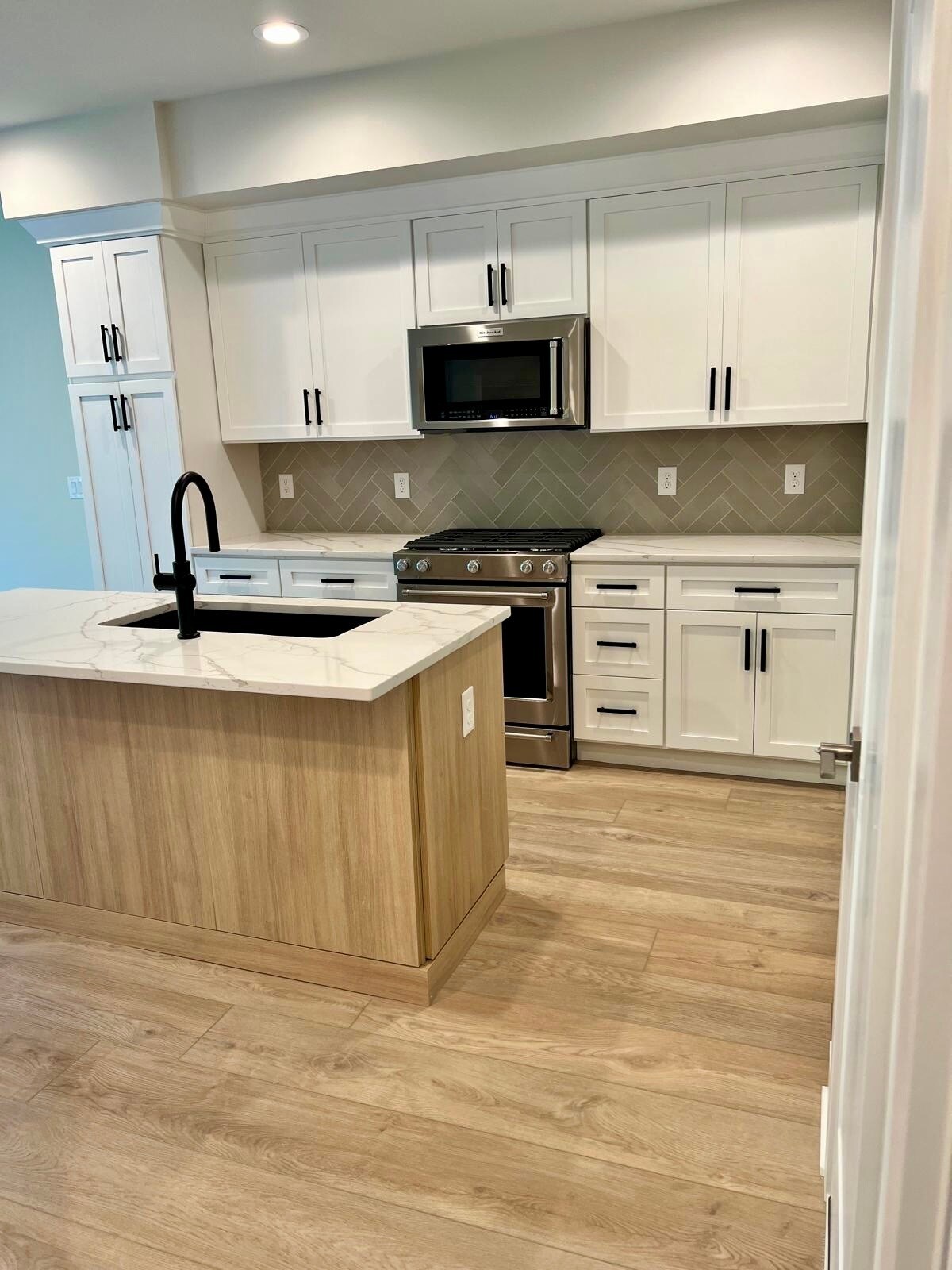 Upgraded modern look kitchen - 609 Brewster Aly